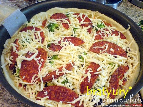 Chicago Style Pizza at Pizzeria Uno - пицца, которая мне очень понравилась на youtube.com