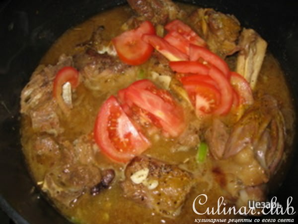 Баранина с чесноком и овощами