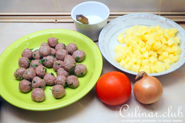 Мясные шарики тушёные с картофелем и помидорами. Тест-драйв.