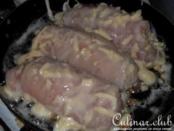 Куриные рулетики с сыром и ананасами в кляре