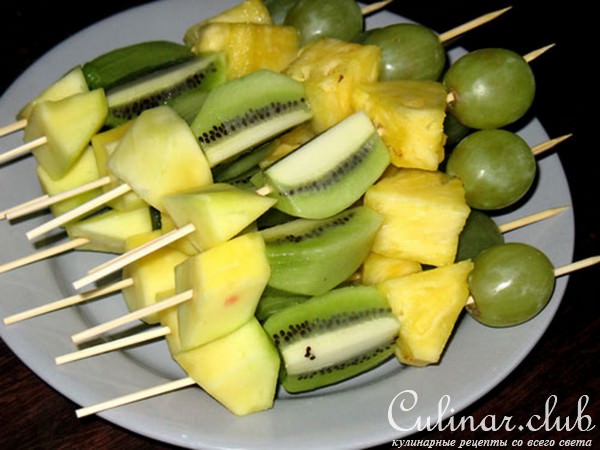 -   (Stecchi di frutta mista ricoperti) 