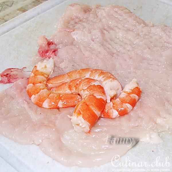 Куриный рулет, фаршированный креветками