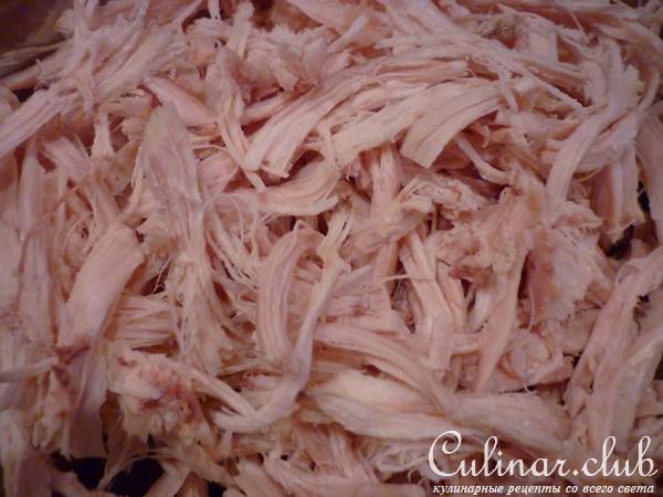 Пирог с куриным филе и солёными грибами