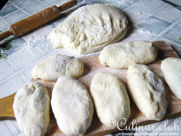 Пирожки жареные с печенью и картошкой
