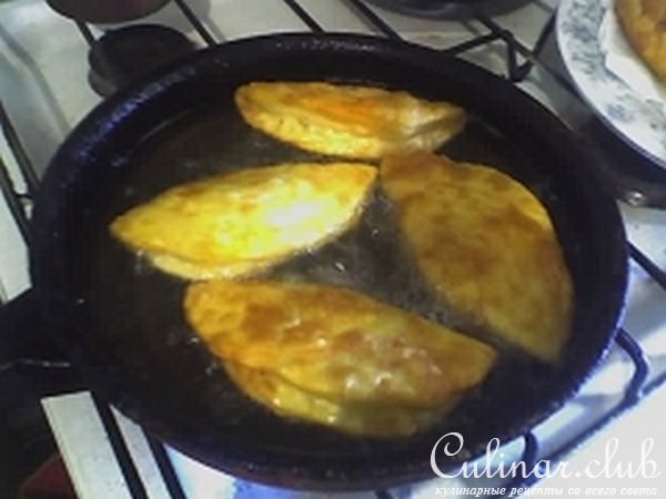 Слоенные пирожки с зеленью