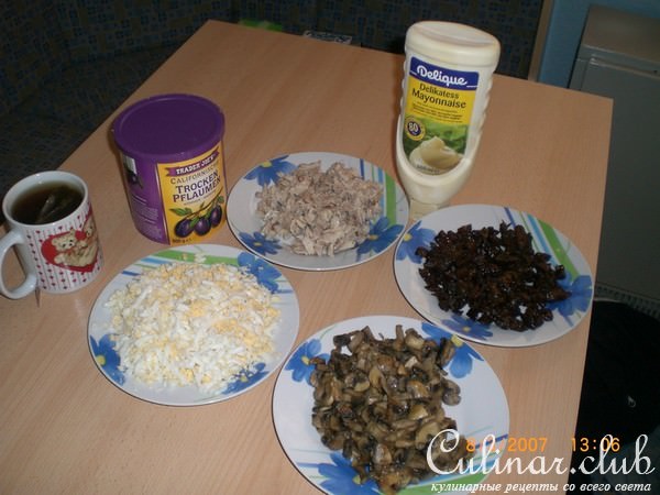 Салат куриный с черносливом